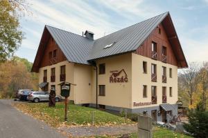 Το κτήριο όπου στεγάζεται  το διαμέρισμα