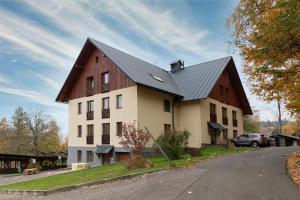 Το κτήριο όπου στεγάζεται  το διαμέρισμα