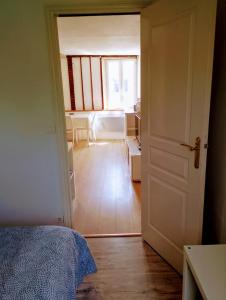 a room with a door open to a room with a bedroom at Suit Mary in Rennes