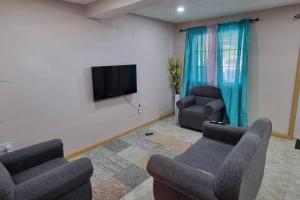 TV a/nebo společenská místnost v ubytování Olivia's Island Serenity Apt1