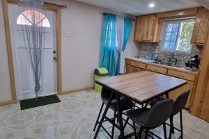 Kuchyň nebo kuchyňský kout v ubytování Olivia's Island Serenity Apt1