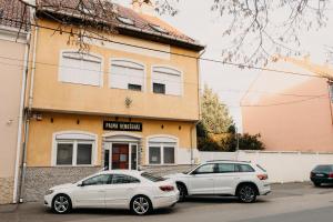 The building in which a panziókat is located