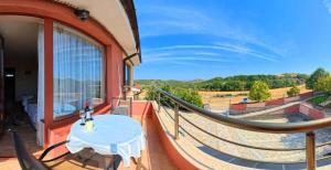 Balkón nebo terasa v ubytování Комплекс АНИ МАР яз Клокотница