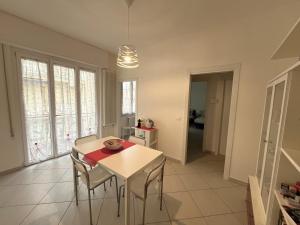 a kitchen and dining room with a table and chairs at Cuorea House ideale per bikers in Loano