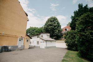 The building in which a panziókat is located