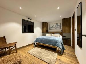 Postel nebo postele na pokoji v ubytování Lazy Bear Lodge + 17 fotografií