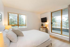 Katil atau katil-katil dalam bilik di Renovated 2Bed-2Bath in Village with Pool, Hot Tub, and Sauna +10 gambar