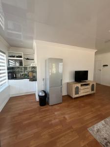 Μια τηλεόραση ή/και κέντρο ψυχαγωγίας στο Charming Urban Retreat