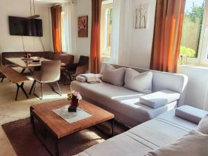 Ruang duduk di Kuća za odmor La Vi