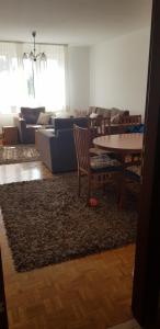 A seating area at Apartman DivčiKom