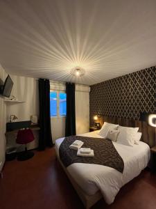 a hotel room with a bed with two towels on it at FastHôtel Mont de Marsan - Un Hôtel FH Collection in Mont-de-Marsan