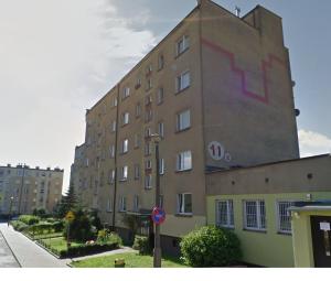 a tall building with graffiti on the side of it at Mieszkanie 2-pokojowe 40 m2 blisko centrum in Starogard Gdański