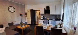 Køkken eller tekøkken på Ferienwohnung Talblume + 9 billeder