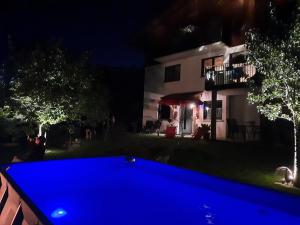 Bazén v ubytovaní Haus Carmen, Familienfreundliche 4 Edelweiss Ferienwohnung mit TOP Einrichtung alebo v jeho blízkosti