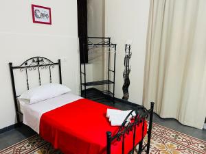Letto o letti in una camera di Maya Palace Real Rooms Palermo centre close to Cathedral