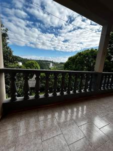 a balcony with a view of the countryside at Casa ampla de 4 quartos in Piratuba