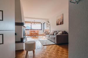 a living room with a couch and a table at Appartement de charme rénové in Charmey
