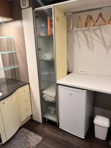 a bathroom with a white counter and a closet at Chambre aménagée à Quintal in Quintal