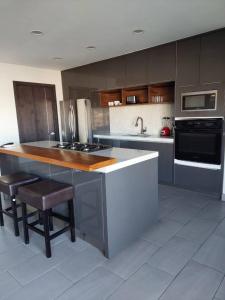 Kuchyň nebo kuchyňský kout v ubytování TJ Prime Three-Bed Gem apartment