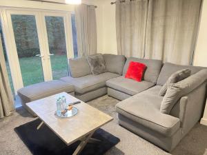 Posezení v ubytování Easystays Baby Mansion Can Sleep 18