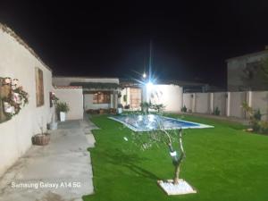 a person standing in a yard at night at Casa Rural CEPA ALTA DEL HOCILLO in Zamora