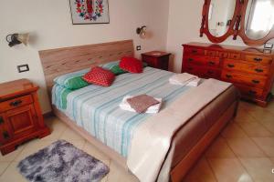 Ένα ή περισσότερα κρεβάτια σε δωμάτιο στο Flowers House Appartamento a Quartu S Elena