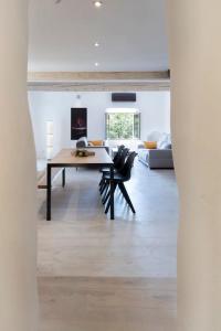 TV a/nebo společenská místnost v ubytování DUPLEX apartment centre Céret terrace with view