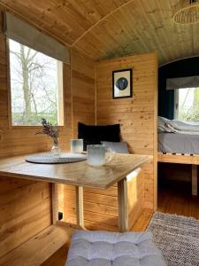 a wooden room with a wooden table in a cabin at Kuscheltage im Zirkuswagen am Kanal im Münsterland in Recke