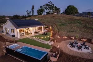 Bazén v ubytování Vista Valley Hideaway nebo v jeho okolí