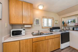 Cuina o zona de cuina de Juan de Fuca Waterfront Hotel & Cottages