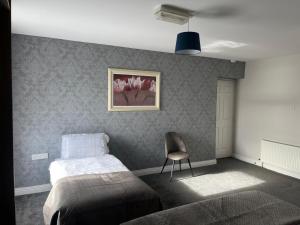 Postel nebo postele na pokoji v ubytování Loophead Lodge