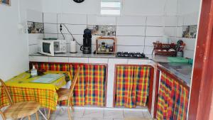 Kuchyň nebo kuchyňský kout v ubytování O 4 épices gites + 20 fotografií