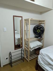 a room with a mirror and a bunk bed at 2U TOUR - Guarujá perfeito in Guarujá