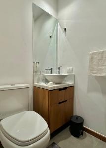 Un baño de A dos cuadras del Paseo la Galería