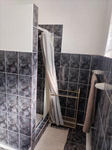 Ένα μπάνιο στο Home Away From Home 2 +7 φωτογραφίες