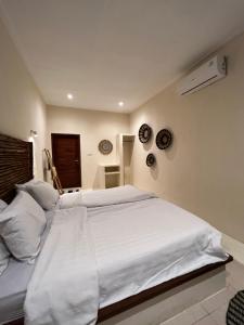 Voodi või voodid majutusasutuse Lombok Coconut Hotel toas