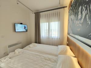 Ένα ή περισσότερα κρεβάτια σε δωμάτιο στο Apartman Panorama +27 φωτογραφίες