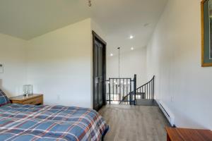 Postel nebo postele na pokoji v ubytování Mtn-View Gem with Grill 2 Mi to Dtwn Livingston + 19 fotografií