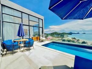 Bazén v ubytování Lavanya Sea View Penthouse with Sky Pool nebo v jeho okolí