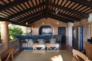 Imagen de la galería de Casa Galeana- Tropical 1-BD 1-WC Mountain Top Luxury Suite with Stunning Views, en Ajijic