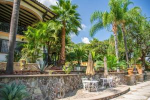 Imagen de la galería de Casa Galeana- Tropical 1-BD 1-WC Mountain Top Luxury Suite with Stunning Views, en Ajijic