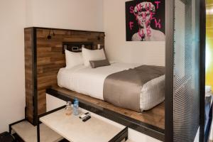 a bedroom with a large bed and a mirror at ALT URBANA in León +62 photos