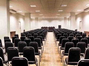 Área de negócios e/ou sala de conferências em Quality Hotel Pampulha & Convention Center