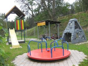 Ferienhaus Huber tesisinde çocuk oyun alanı