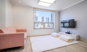 TV a/nebo společenská místnost v ubytování POL-A Resort Haeundae