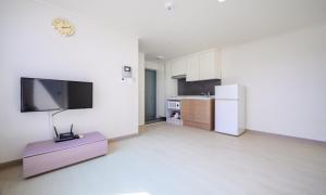 TV a/nebo společenská místnost v ubytování POL-A Resort Haeundae