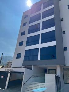a tall building with stairs in front of it at Apto lindo nas montanhas! in Venda Nova do Imigrante