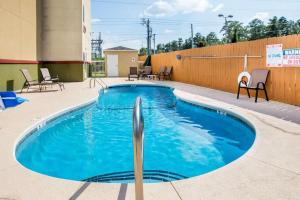 Бассейн в Econo Lodge или поблизости +48 фотографий