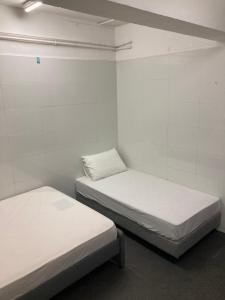 Katil atau katil-katil dalam bilik di Ajit guest house