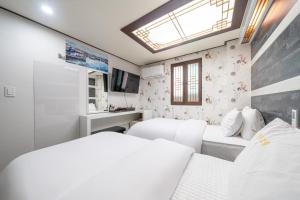 Voodi või voodid majutusasutuse Kyoung Dong Hotel Myeongdong toas